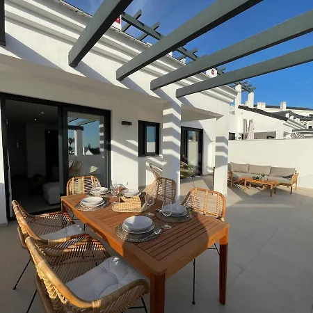 شقة A Penthouse With An Ocean View